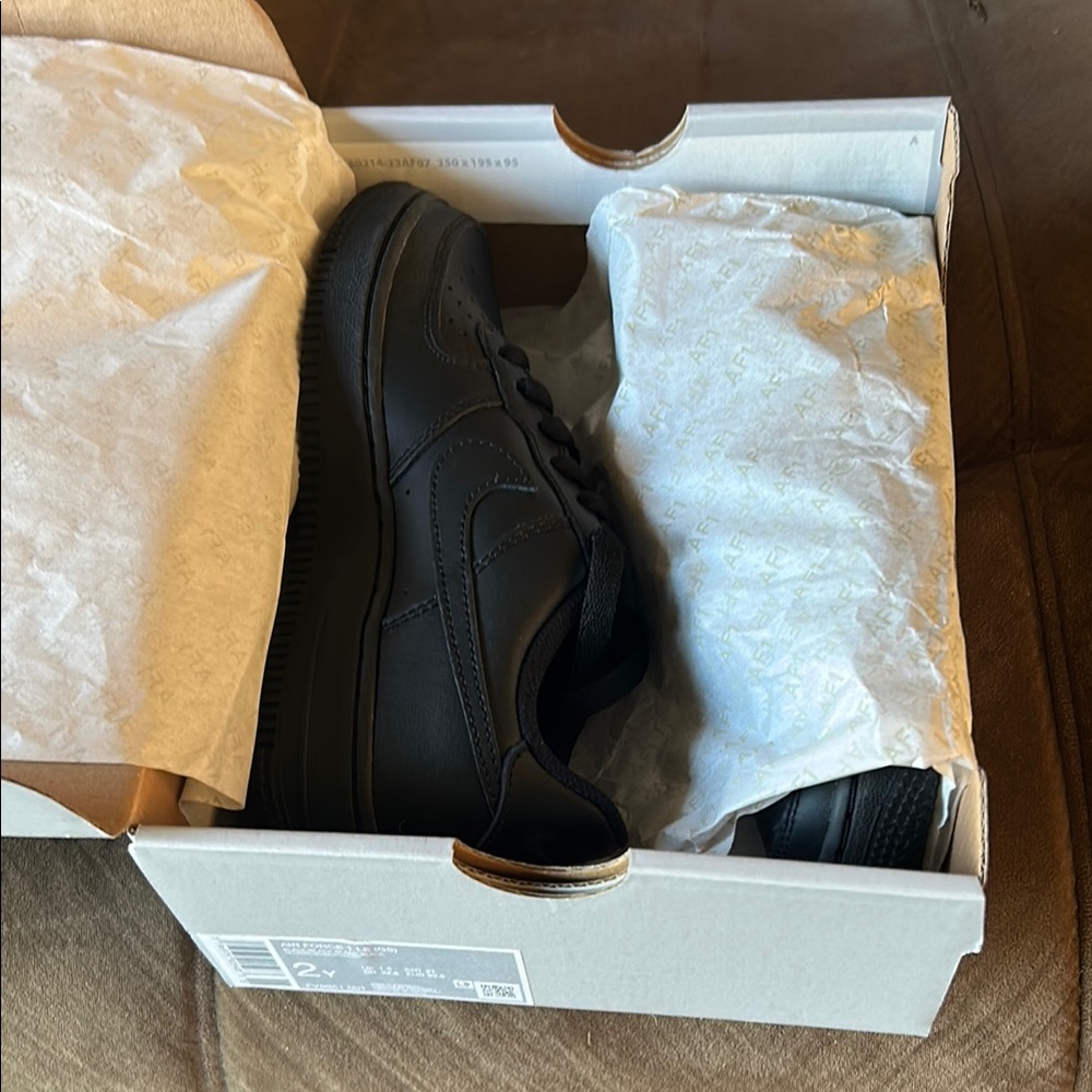 Black Nike Air Force 1 Sneakers NWT Sz Youth 2 - Picture 6 of 6